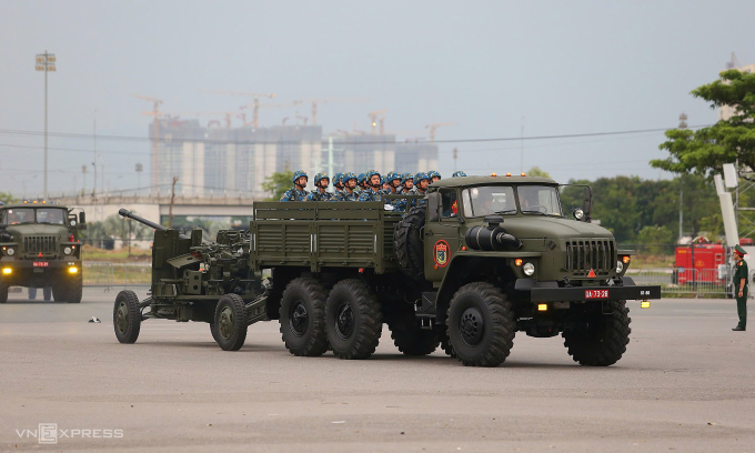 Quân nhân, khí tài, pháo lễ sẵn sàng hợp luyện - 45