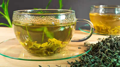 Trà xanh chứa nhiều chất chống oxy hóa cùng các hợp chất hỗ trợ trao đổi chất, có lợi cho sức khỏe tim mạch, não bộ và cân nặng...