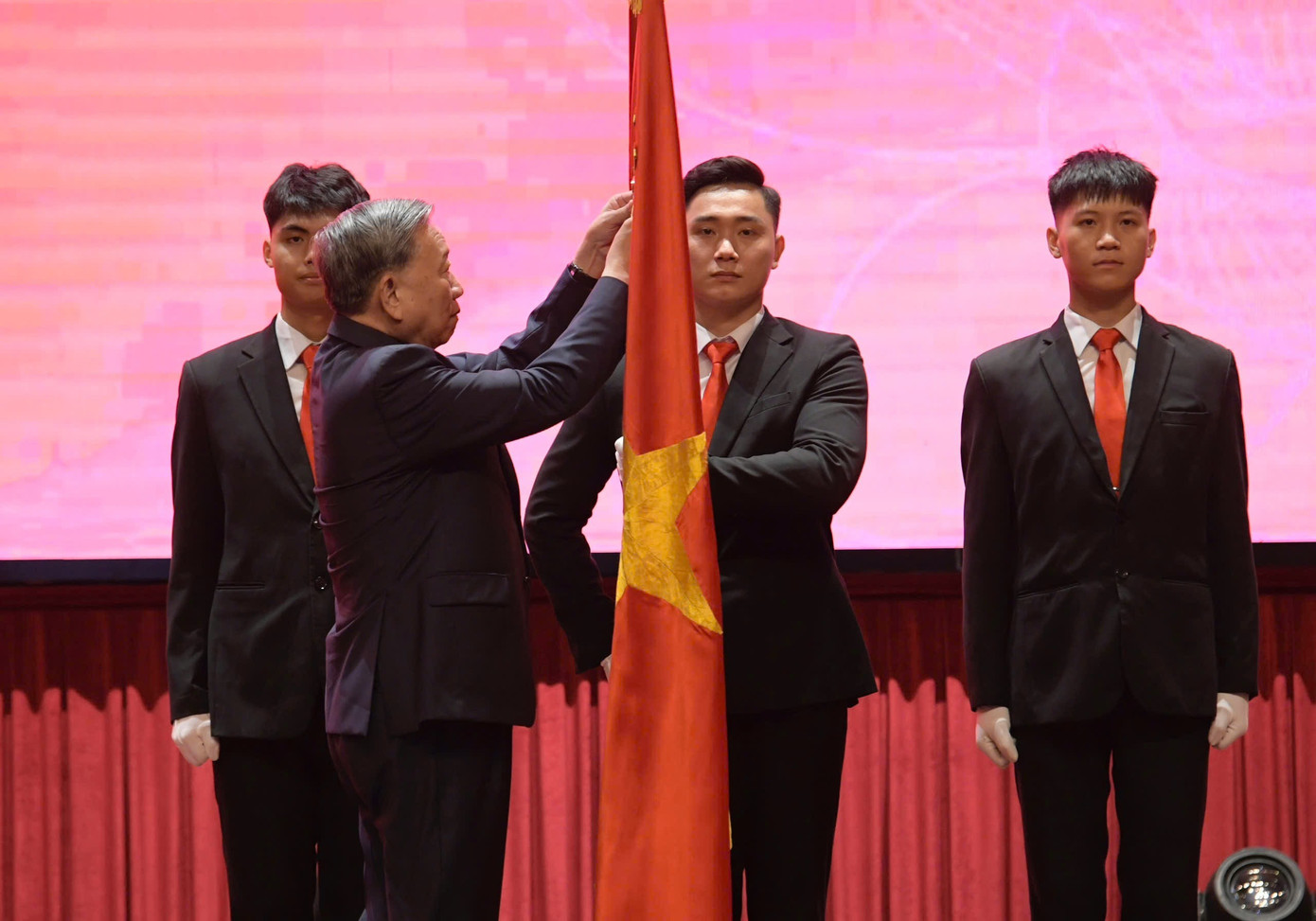 Nguyên Phó Chủ tịch nước Nguyễn Thị Bình được phong Anh hùng Lao động - 2