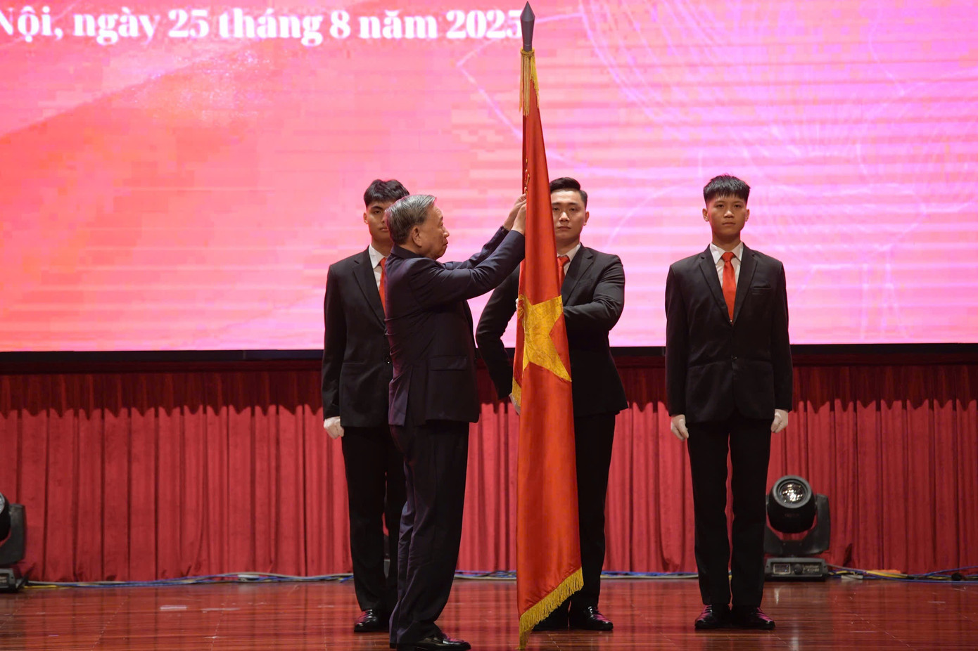 Nguyên Phó Chủ tịch nước Nguyễn Thị Bình được phong Anh hùng Lao động - 3