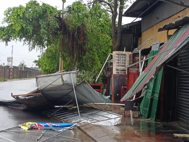 Tan hoang sau khi cuồng phong do bão số 5 quét qua. Video: Đức Ngọc