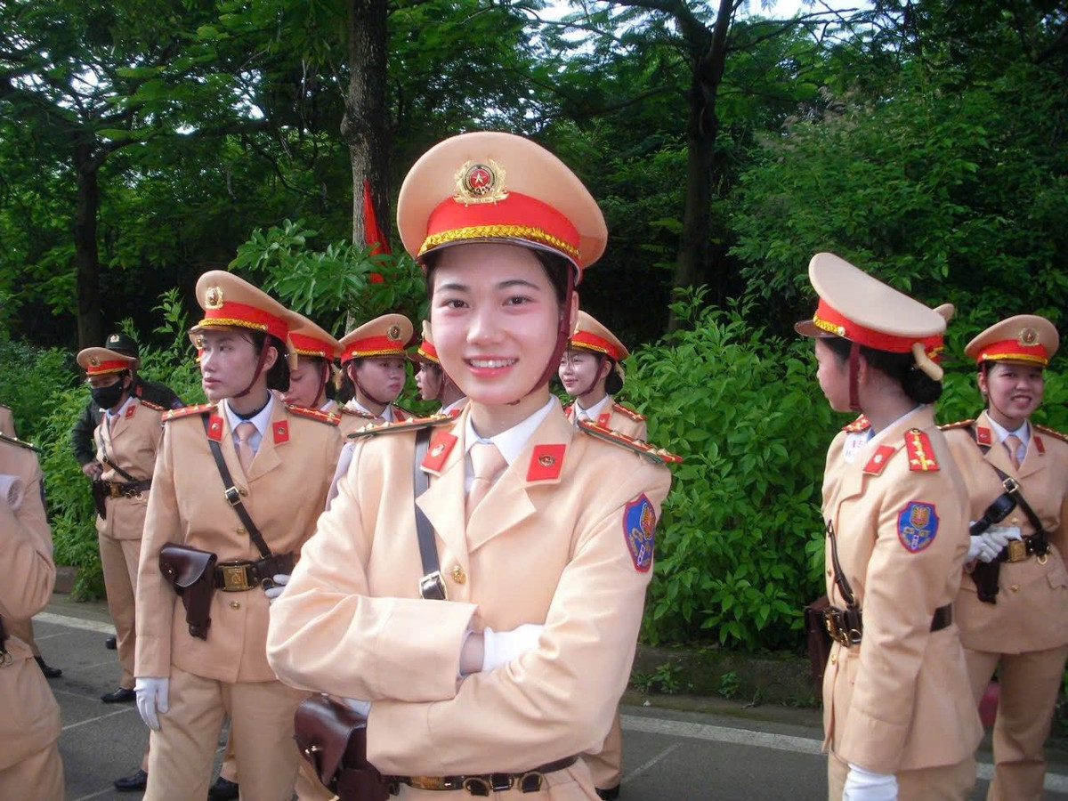 amp;#34;Bông hồng thépamp;#34; xinh đẹp trong khối diễu binh, diễu hành A80 - 3