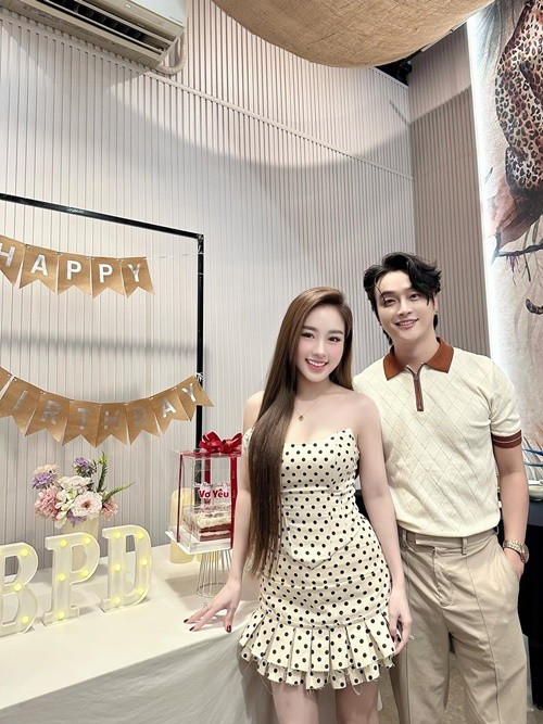 Hôn nhân ngọt ngào của ca sĩ TiTi nhóm HKT và vợ xinh đẹp - 1
