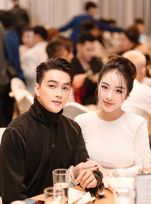 Hôn nhân ngọt ngào của ca sĩ TiTi nhóm HKT và vợ xinh đẹp - 3