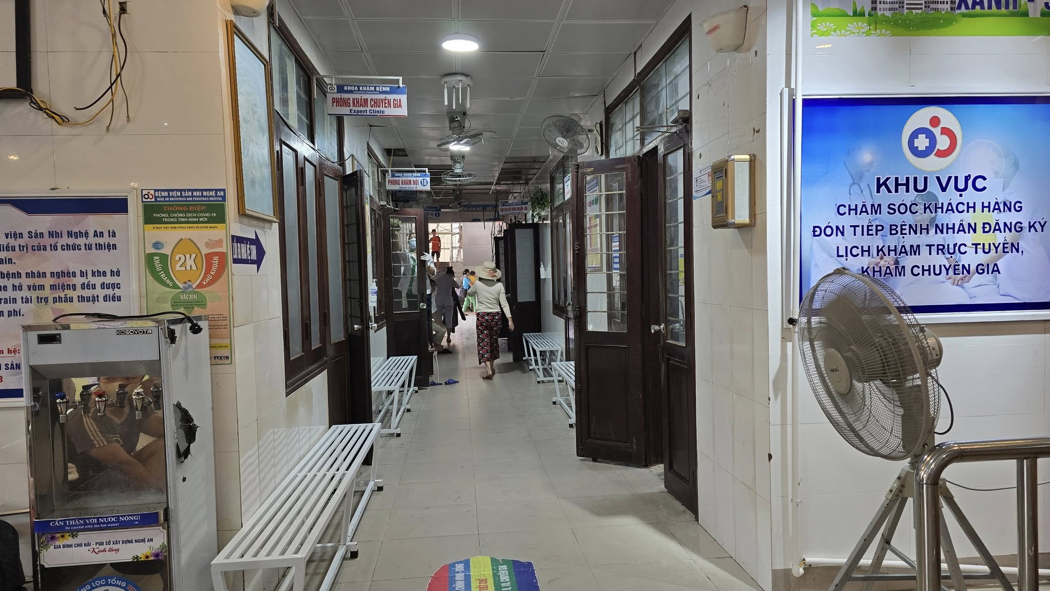 Tuy nhiên, nhờ sự chuẩn bị chu đáo từ trước, các khoa phòng điều trị không bị ảnh hưởng nghiêm trọng, an toàn cho bệnh nhân và nhân viên y tế được đảm bảo.
