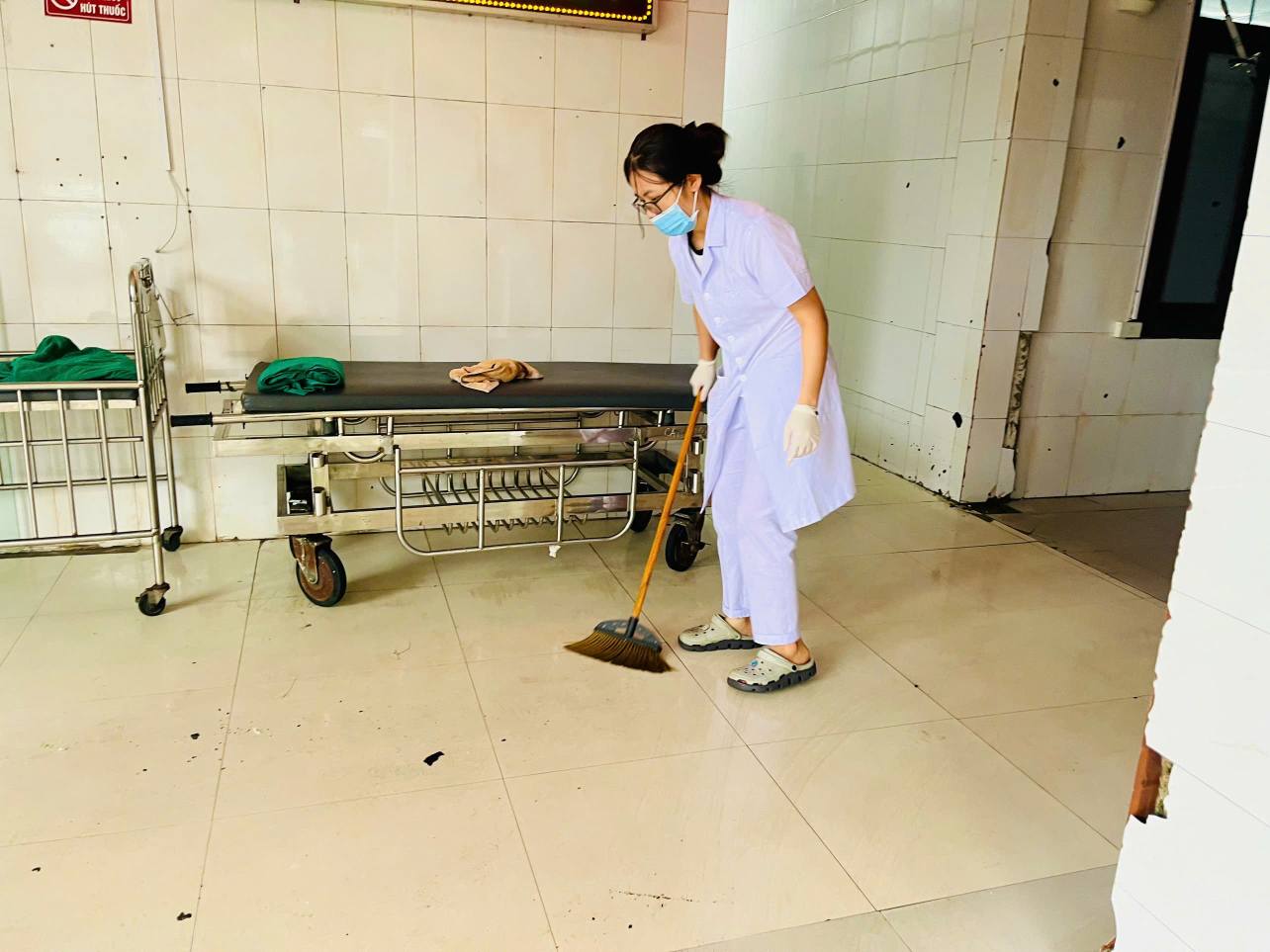 Việc dọn dẹp, khắc phục hậu quả do bão được triển khai khẩn trương.
