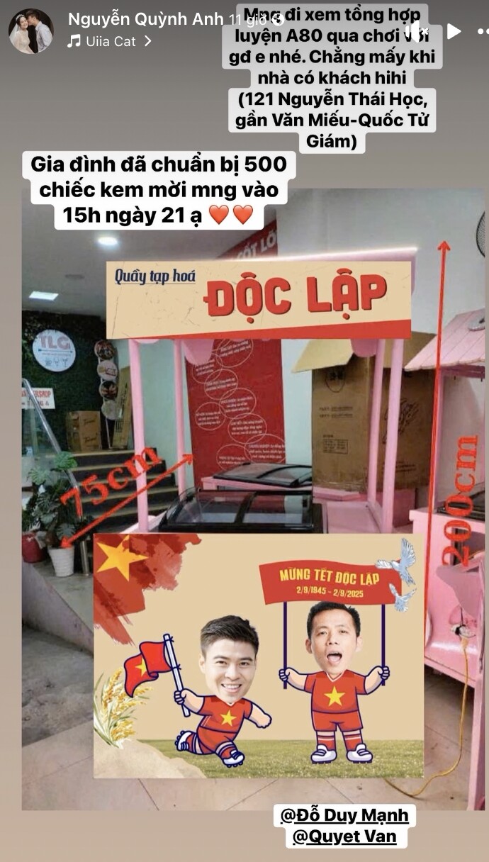 Có thể thấy chiếc quầy nhỏ nhưng xinh xắn, hợp với thiết kế tổng thể, không gây cảm giác lạc lõng. Các chi tiết như dòng chữ “Mừng Tết Độc Lập” và biểu tượng chim bồ câu đều được lặp lại khéo léo trong nhiều góc.