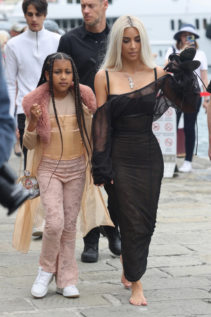 Ngoại hình con gái 12 tuổi của tỷ phú Kim Kardashian - 15