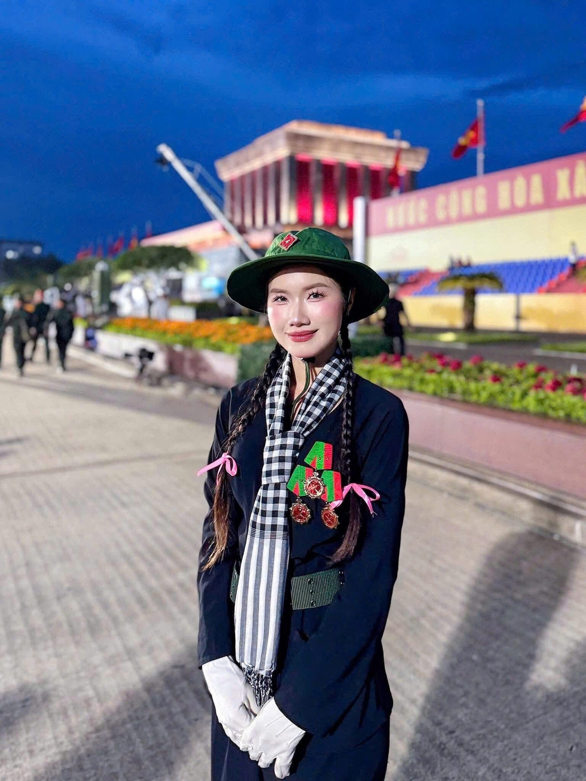 amp;#34;Nữ du kích miền Namamp;#34; vinh dự 3 lần tham gia diễu binh gây sốt mạng - 4