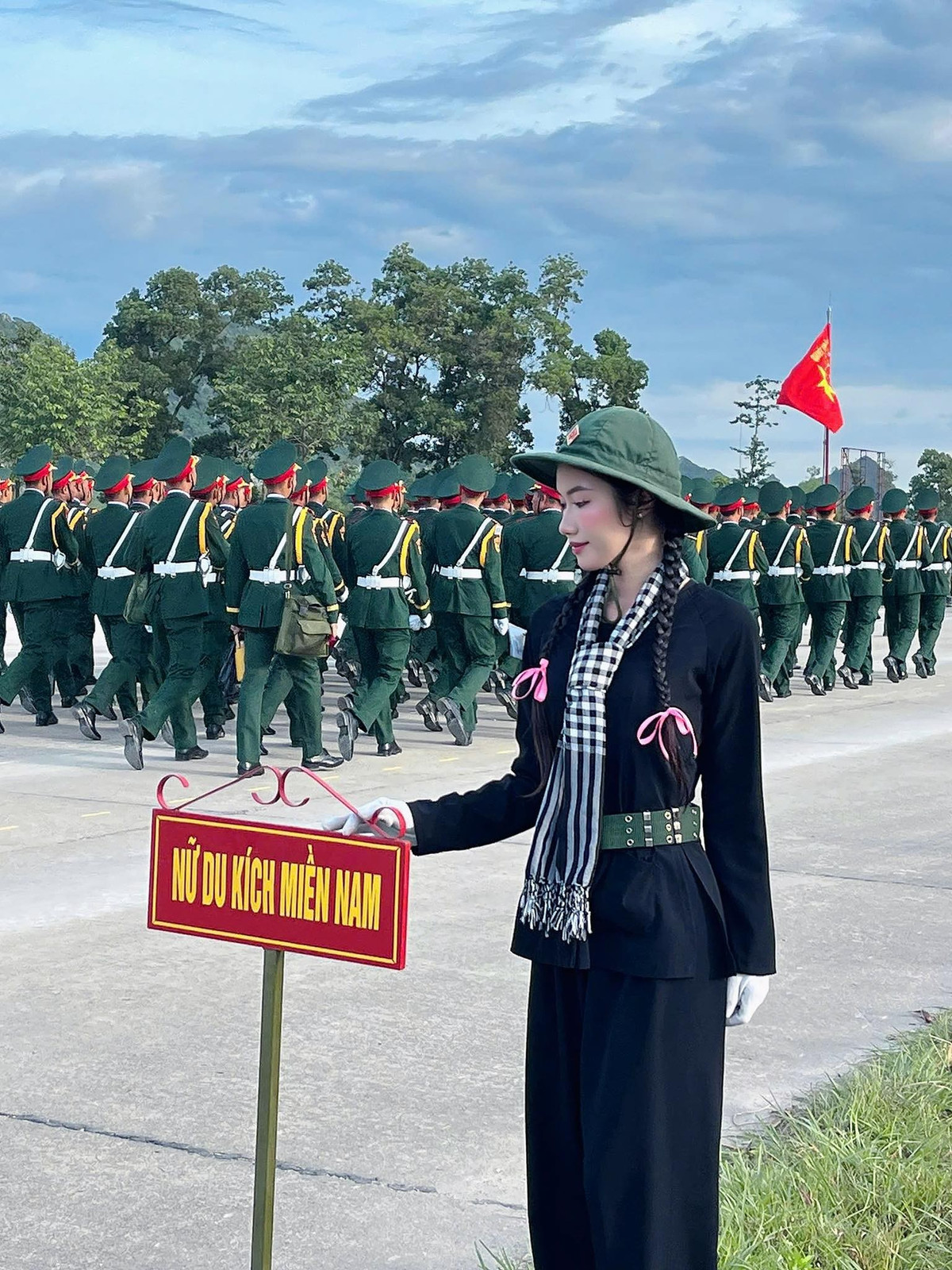 amp;#34;Nữ du kích miền Namamp;#34; vinh dự 3 lần tham gia diễu binh gây sốt mạng - 2