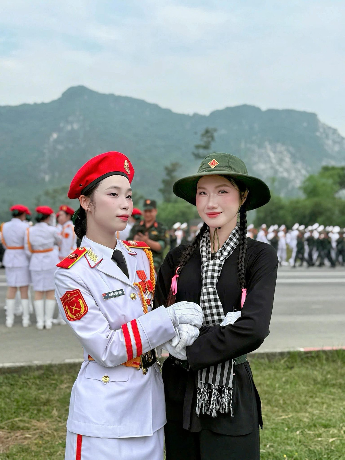 amp;#34;Nữ du kích miền Namamp;#34; vinh dự 3 lần tham gia diễu binh gây sốt mạng - 5