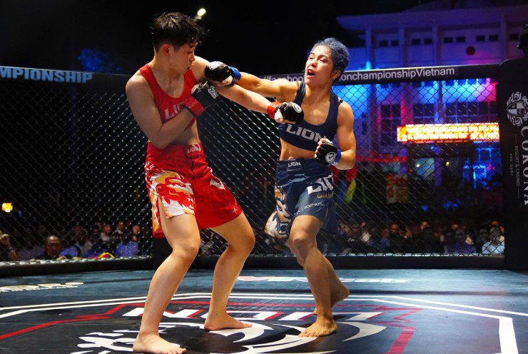 Lò Thị Phung (quần xanh) được nhắc đến nhiều trong tuần qua