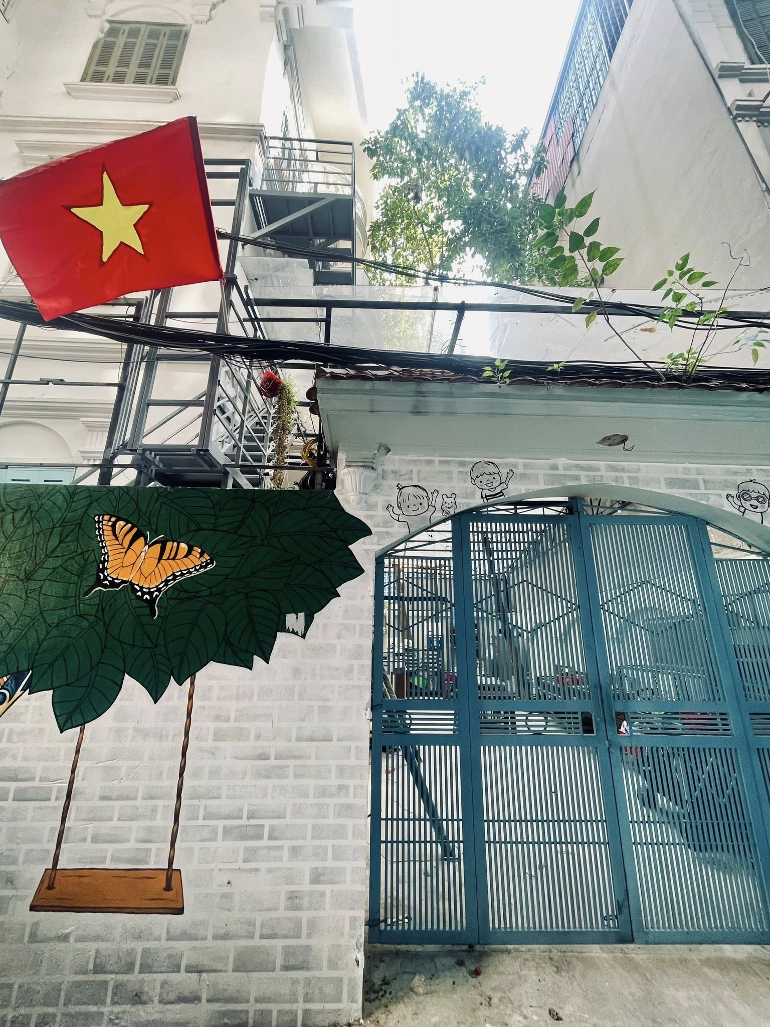 Ngôi nhà số 8, ngõ 167 Hào Nam được anh Trần Kiên sử dụng làm nơi lưu trú miễn phí cho các cựu chiến binh, người lớn tuổi khó khăn và người dân tộc thiểu số. Ảnh: Nhân vật cung cấp