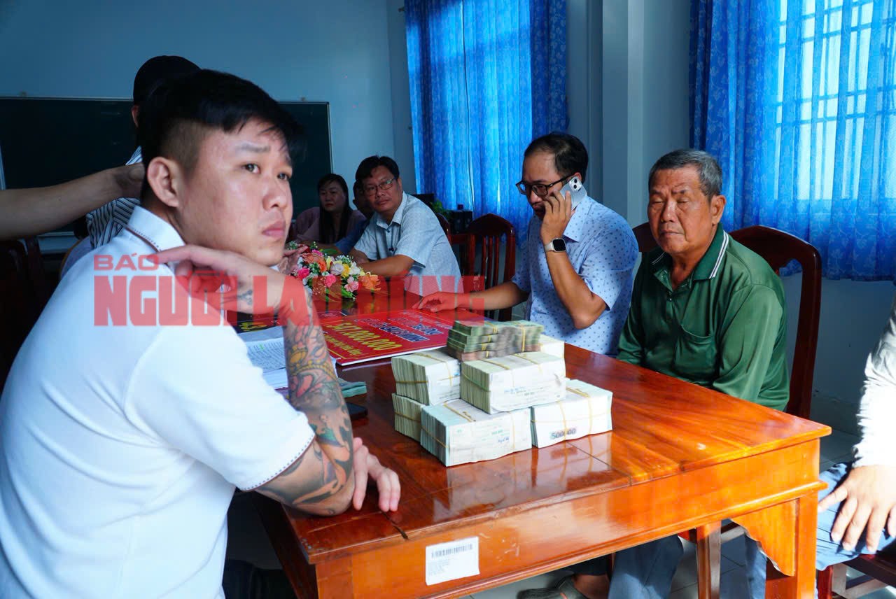 Ông Ba Minh - nhân vật đang amp;#34;nóngamp;#34; trên mạng xã hội - nhận gần 1,6 tỉ đồng từ 2 Facebooker - 4