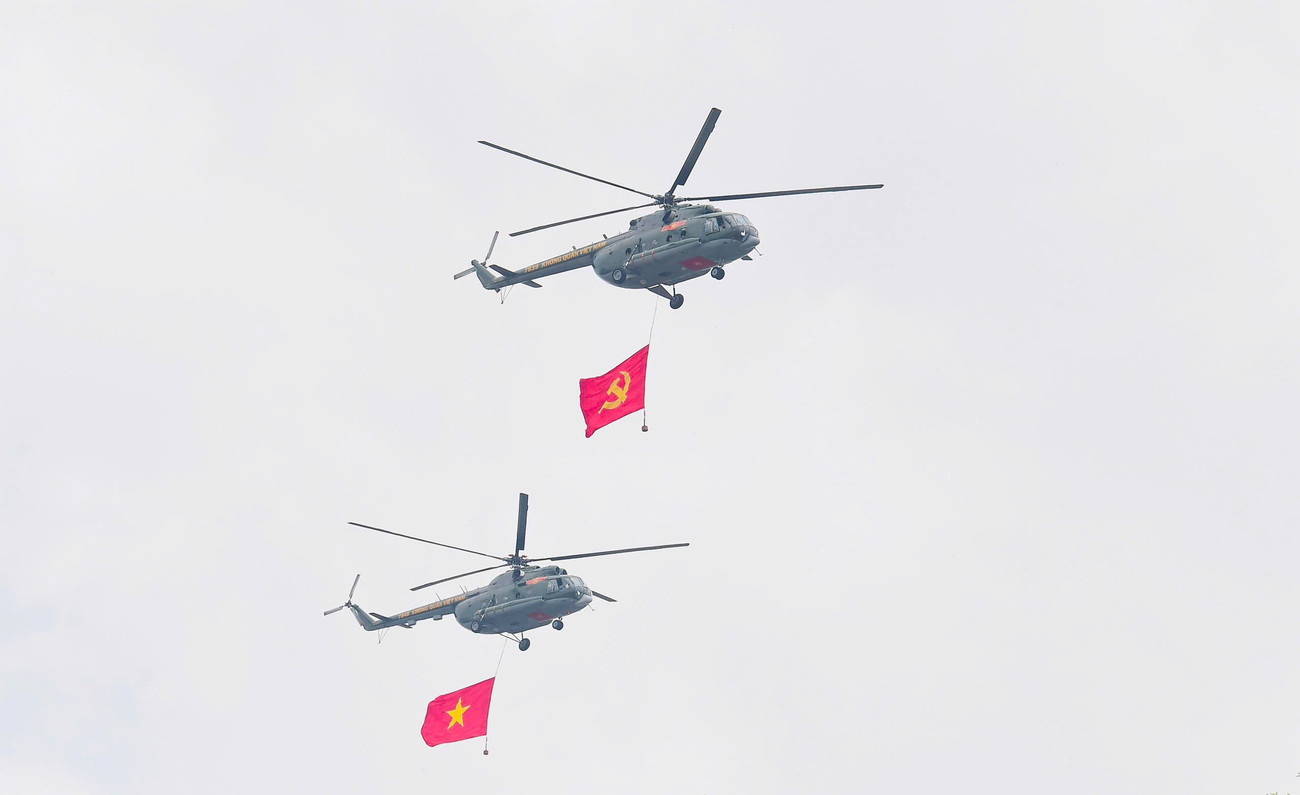 Khoảng 10h45, các trực thăng bắt đầu xuất phát từ sân bay Hòa Lạc (Hà Nội).
