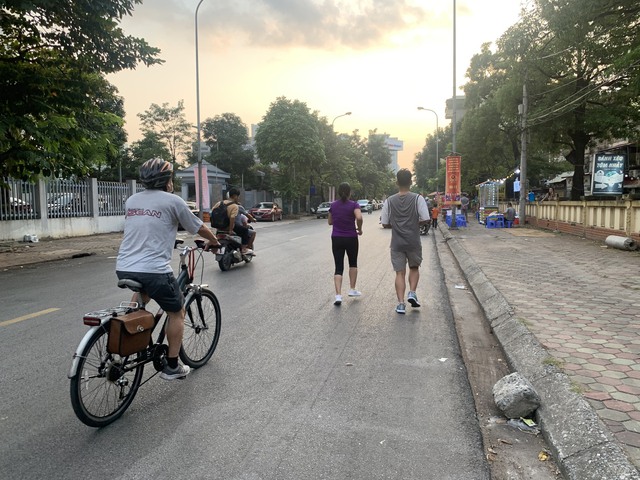 Theo khuyến cáo, người già nên duy trì vận động 30 phút mỗi ngày với cường độ trung bình.