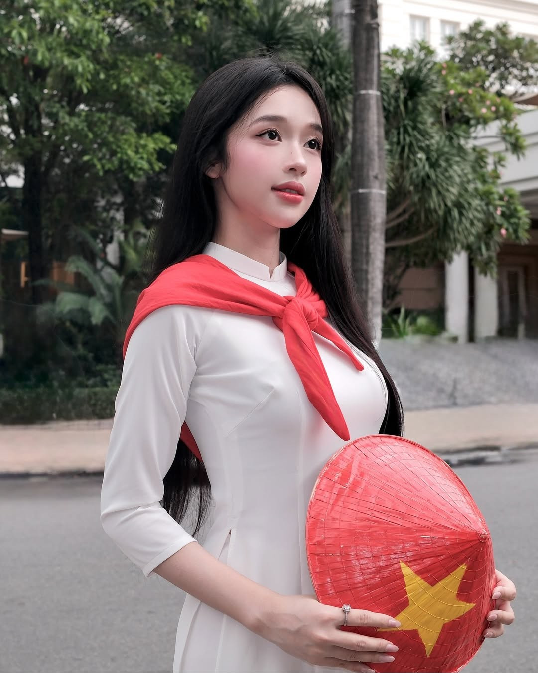 Những mỹ nhân Việt trong tà áo dài trắng chào mừng 2/9 - 1