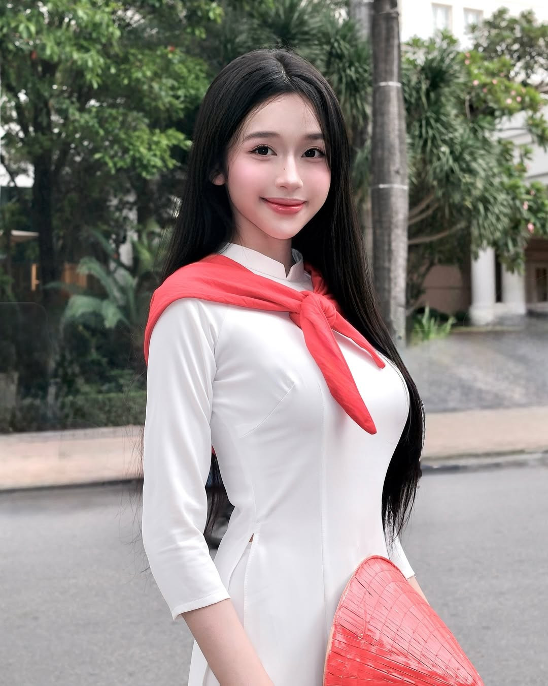 Những mỹ nhân Việt trong tà áo dài trắng chào mừng 2/9 - 2