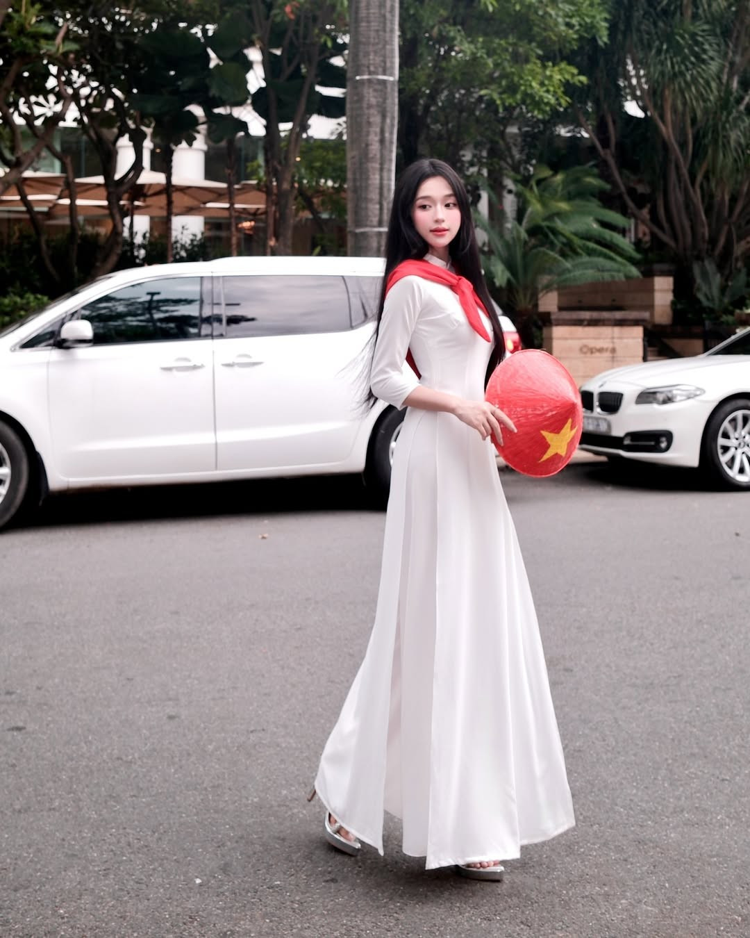 Những mỹ nhân Việt trong tà áo dài trắng chào mừng 2/9 - 4