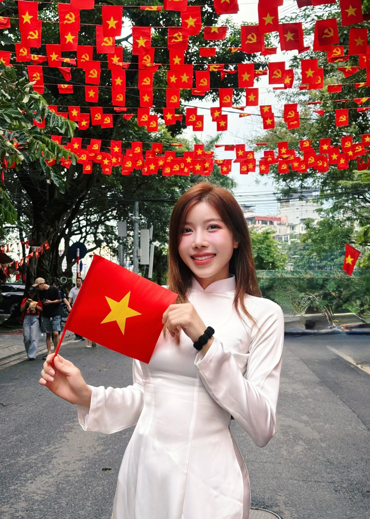 Những mỹ nhân Việt trong tà áo dài trắng chào mừng 2/9 - 8