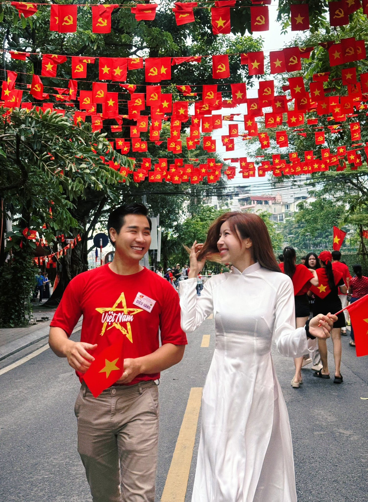 Những mỹ nhân Việt trong tà áo dài trắng chào mừng 2/9 - 10