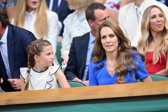 Công chúa Charlotte và Vương phi Kate tại trận chung kết đơn nam Wimbledon ngày 13/7.