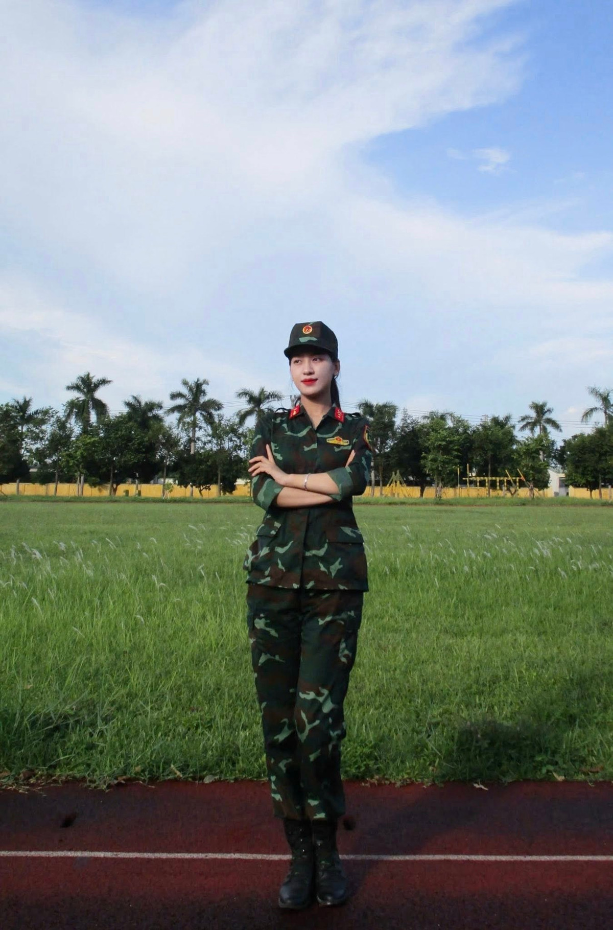 Nữ trung úy khối Quân y gây ấn tượng với ngoại hình xinh đẹp, sắc sảo - 4