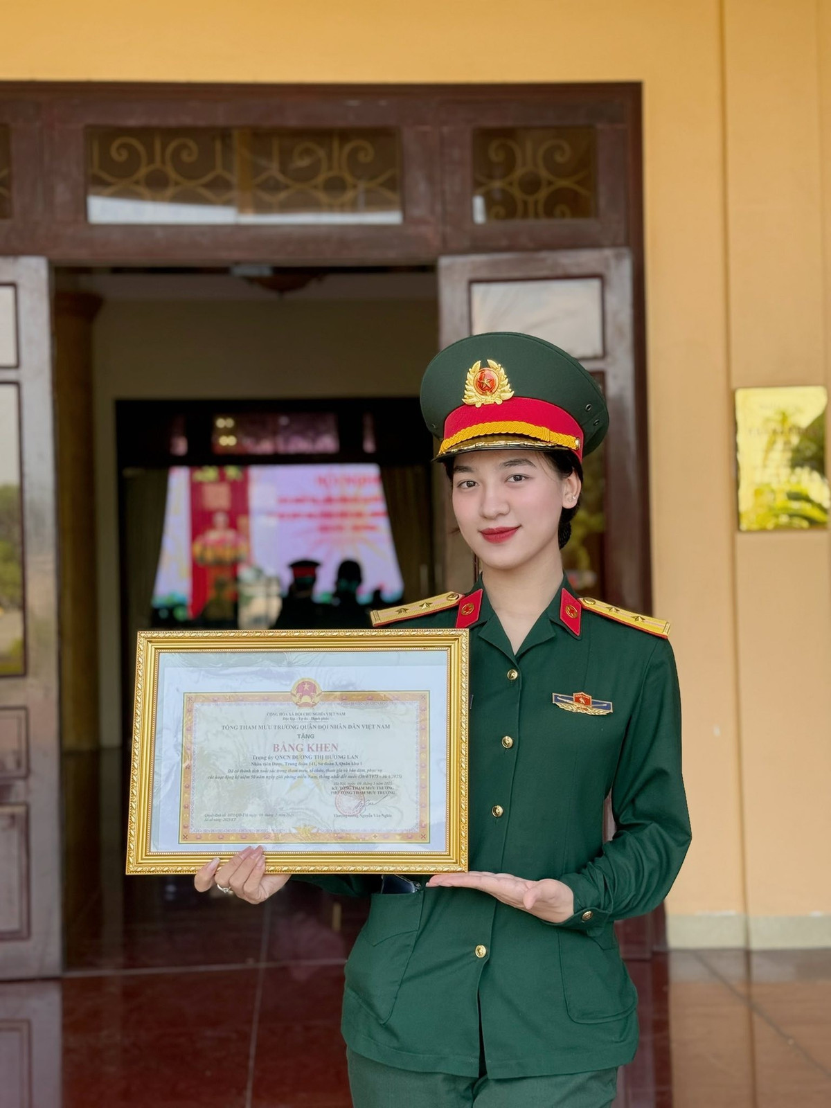 Nữ trung úy khối Quân y gây ấn tượng với ngoại hình xinh đẹp, sắc sảo - 6