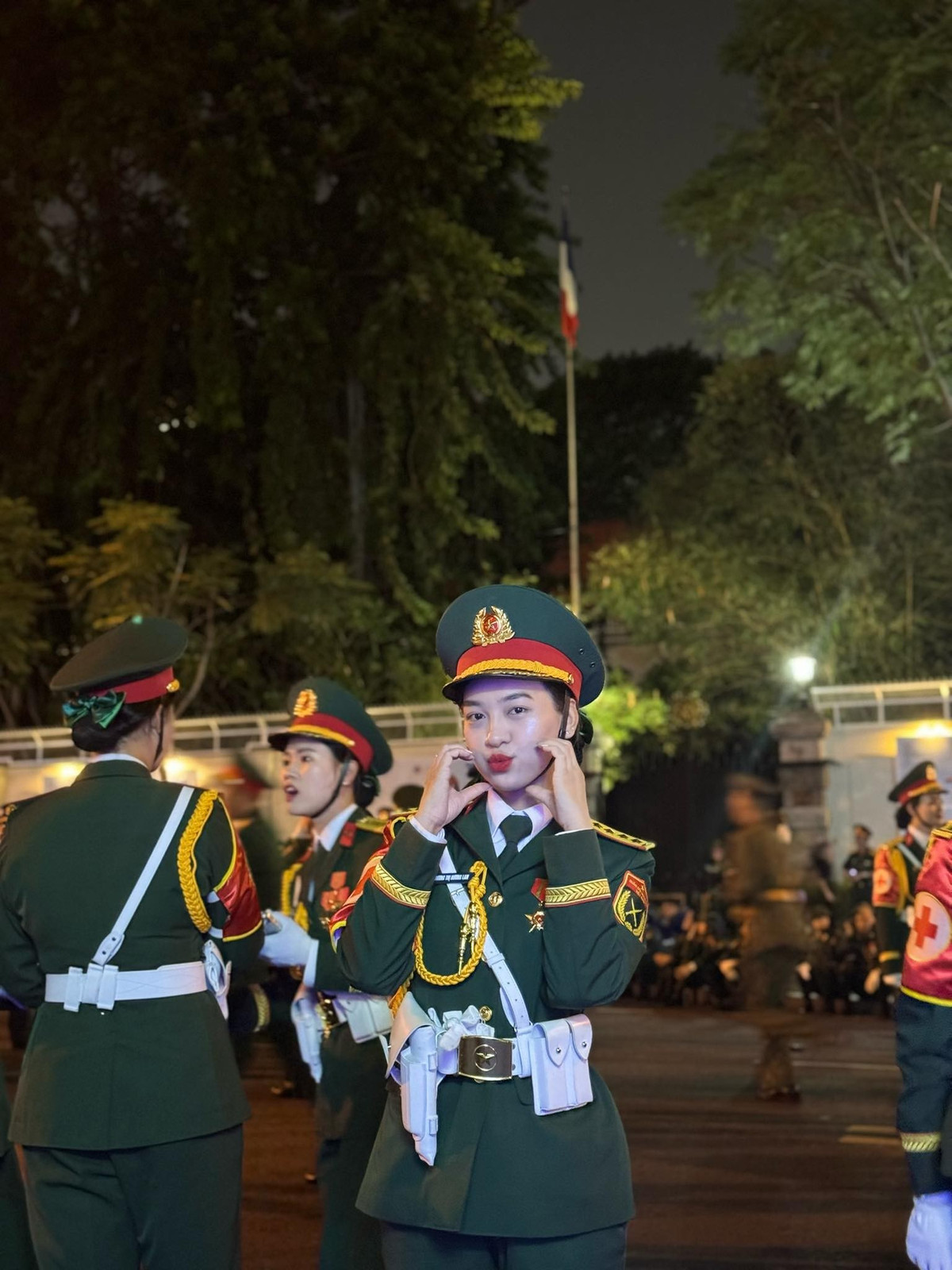 Nữ trung úy khối Quân y gây ấn tượng với ngoại hình xinh đẹp, sắc sảo - 8