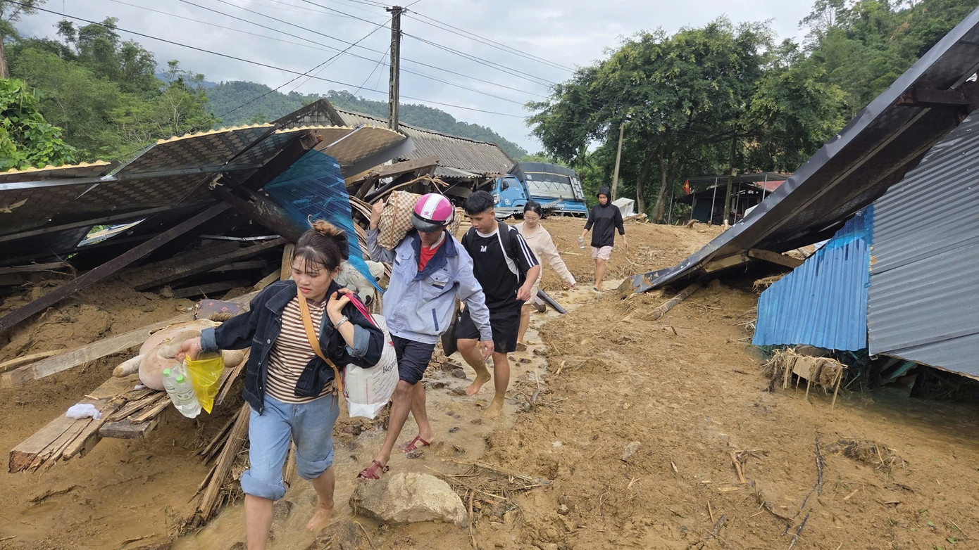 Tin tức 24h: Áp thấp nhiệt đới ở Biển Đông có thể sắp thành bão số 6, dự báo đổ bộ vào đâu? - 5