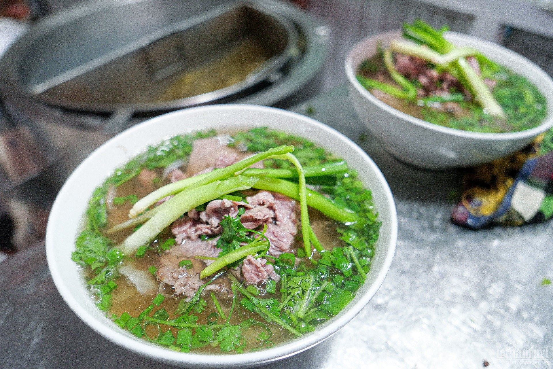 Phở Sướng là quán phở lâu năm, có tiếng tại Hà Nội. Ảnh: Linh Trang