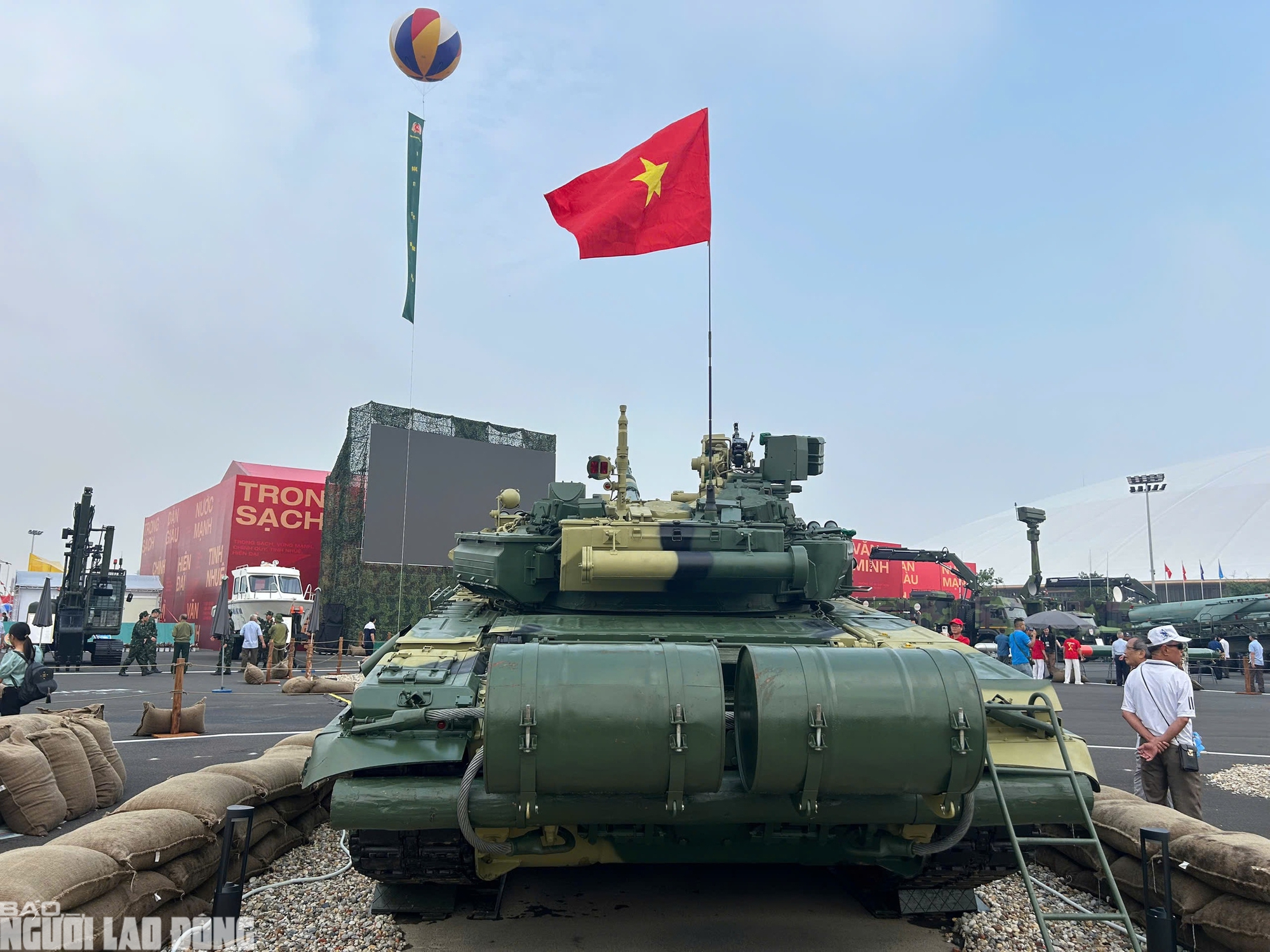 Cận cảnh xe tăng T-90S hiện đại nhất của Binh chủng Tăng thiết giáp - 9