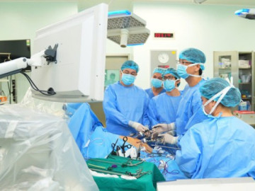 Xúc động câu chuyện con trai 19 tuổi hiến một phần gan cứu bố