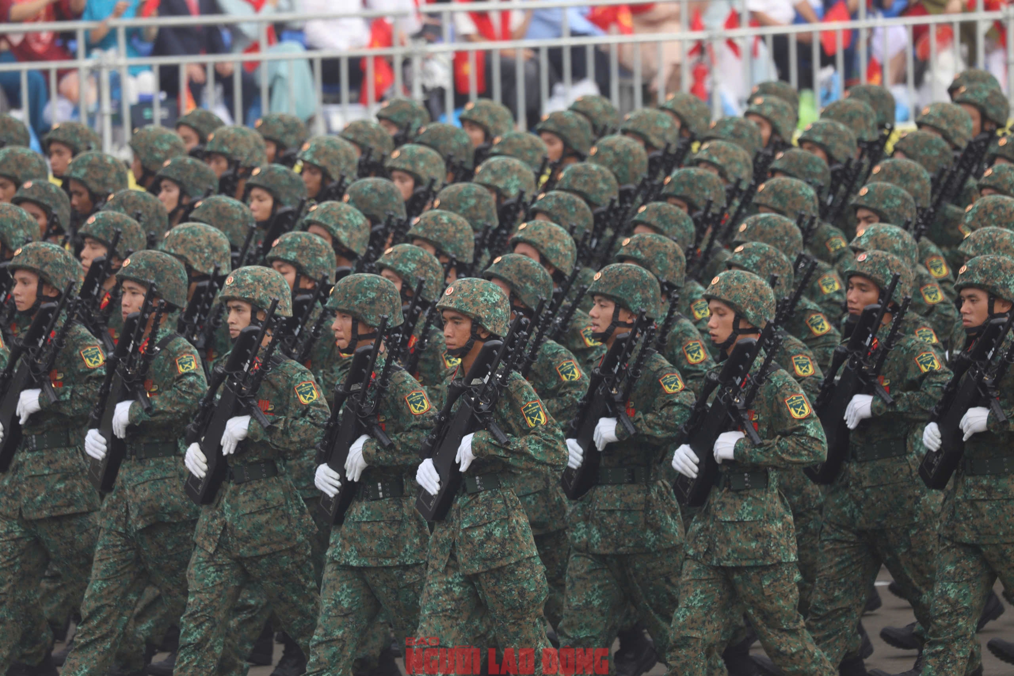 Các khối diễu binh, diễu hành qua Quảng trường Ba Đình trong lễ tổng duyệt. Ảnh: Hữu Hưng