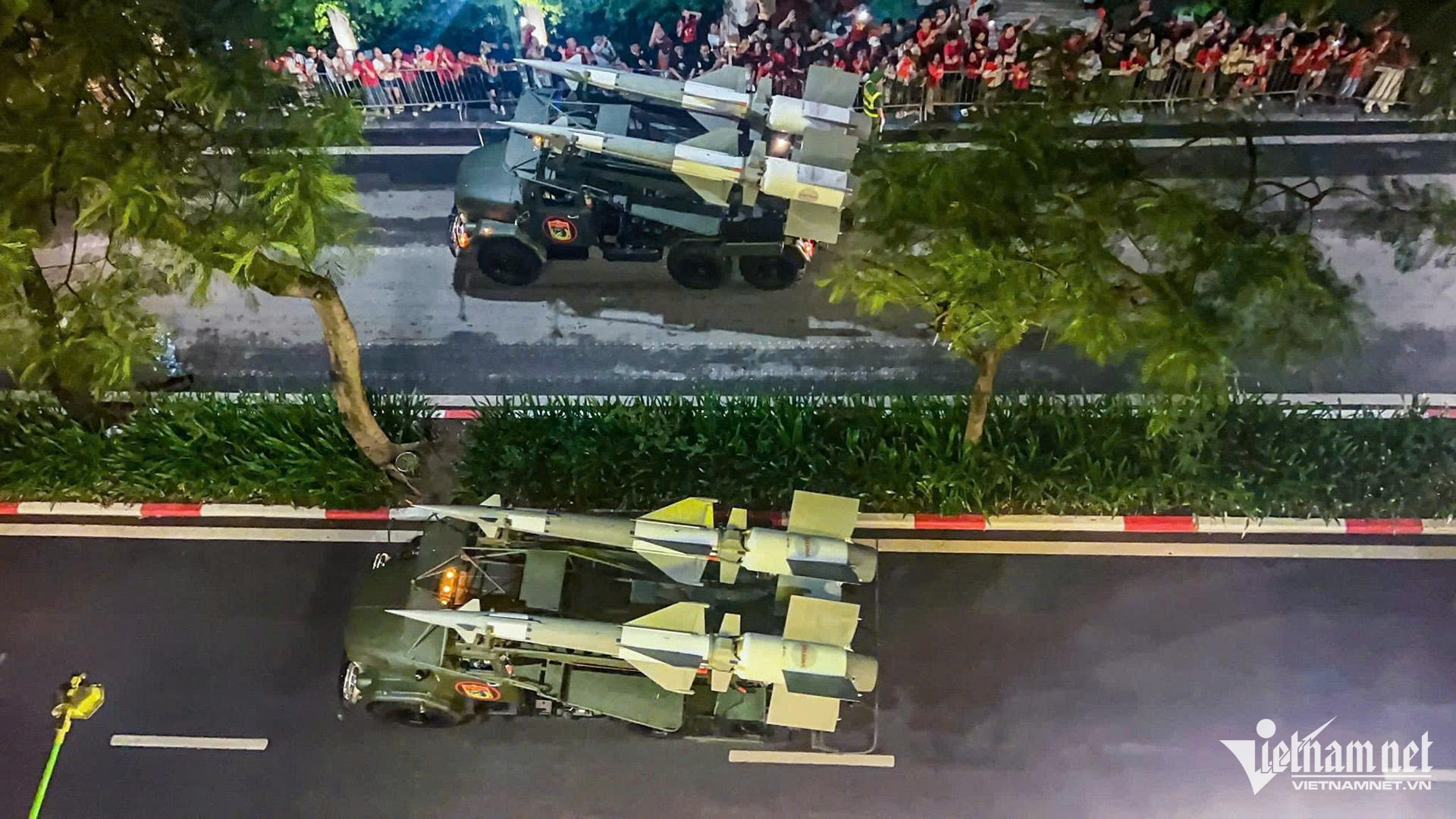 Dàn xe tăng, khí tài cùng vạn chiến sĩ hội tụ về Quảng trường Ba Đình - 11