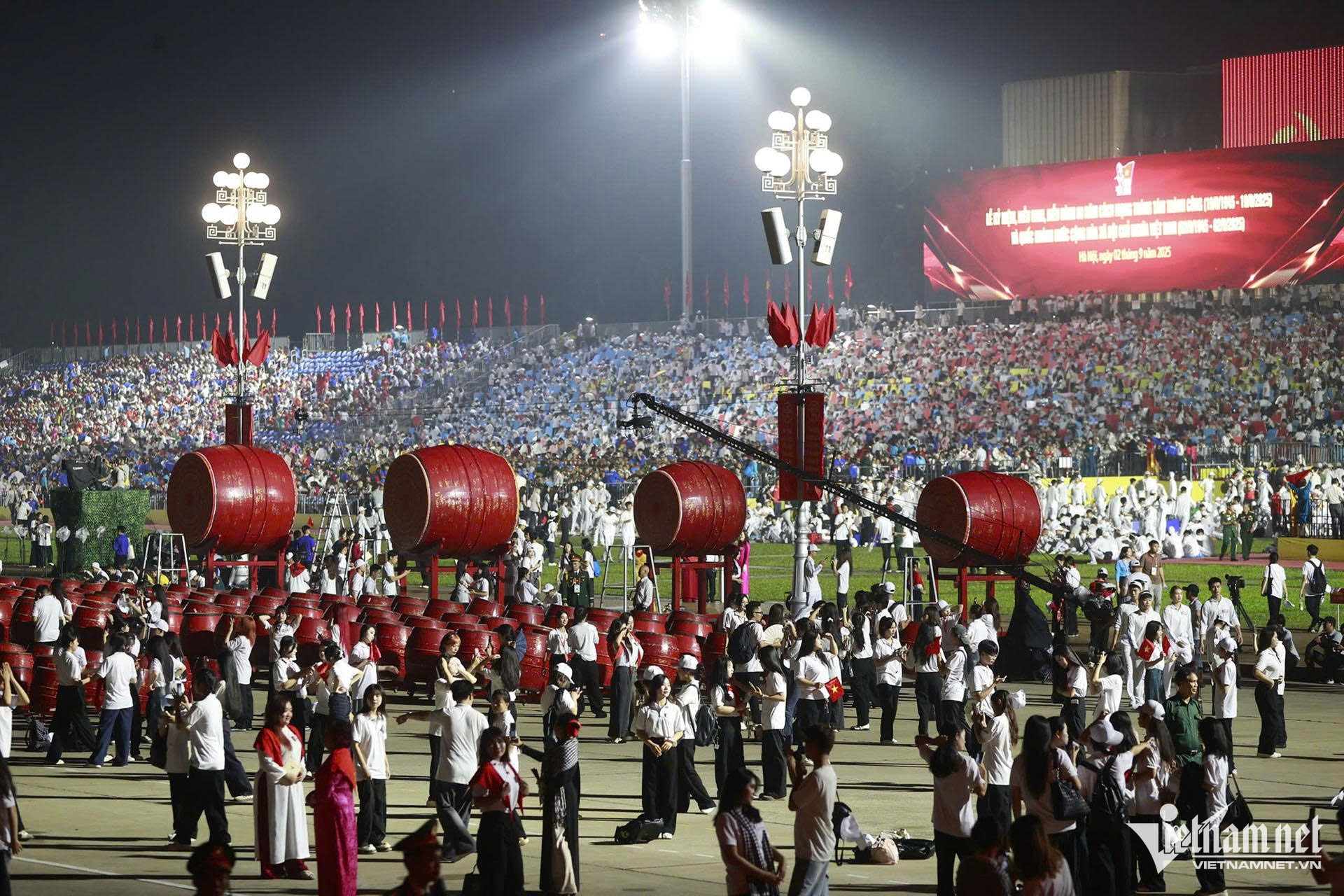 Dàn xe tăng, khí tài cùng vạn chiến sĩ hội tụ về Quảng trường Ba Đình - 14