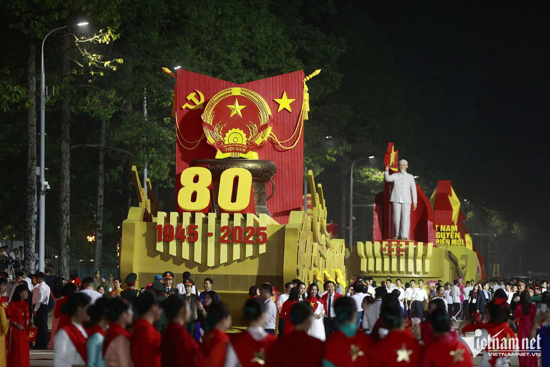 Dàn xe tăng, khí tài cùng vạn chiến sĩ hội tụ về Quảng trường Ba Đình - 9