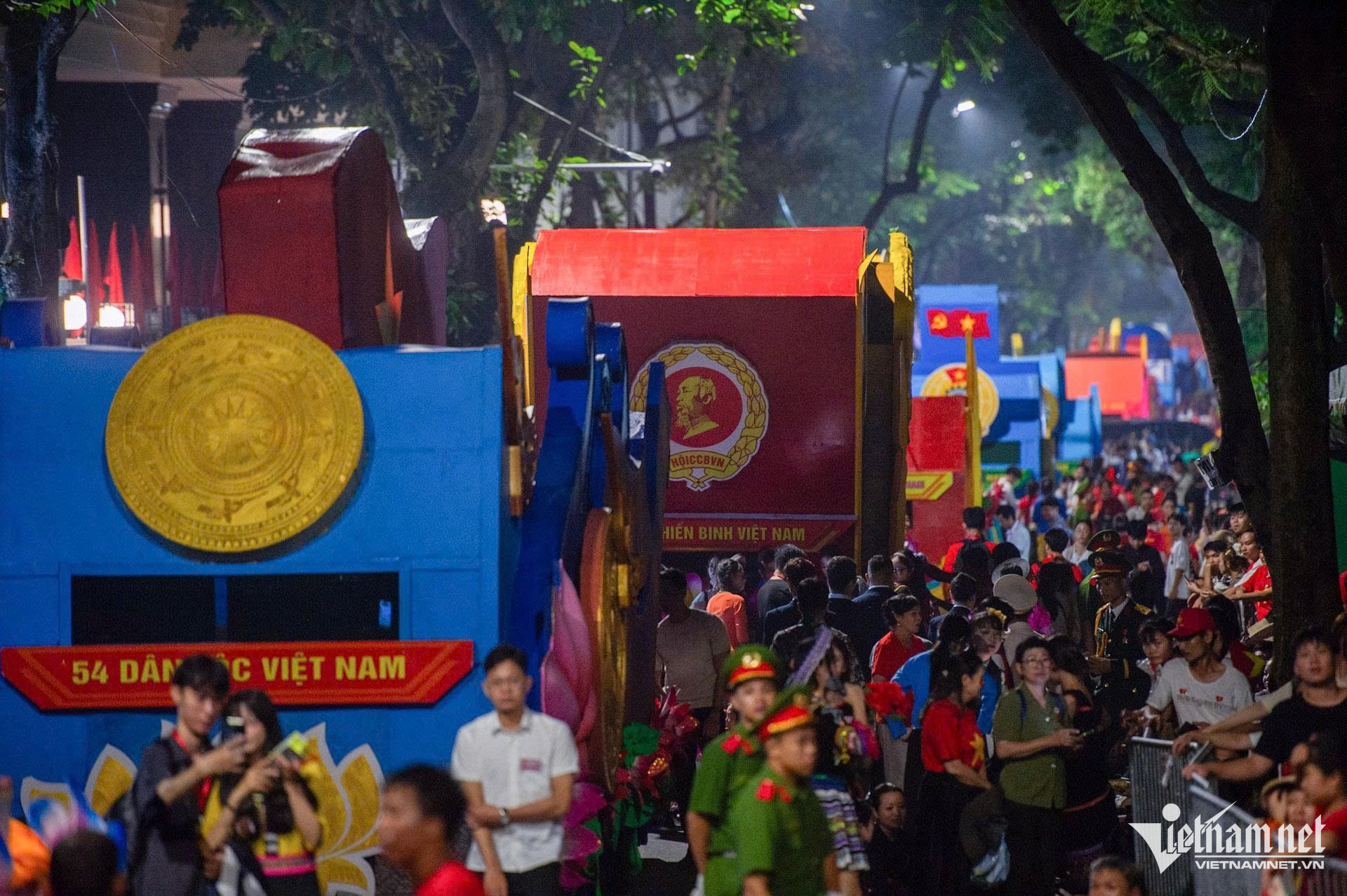 Dàn xe tăng, khí tài cùng vạn chiến sĩ hội tụ về Quảng trường Ba Đình - 10