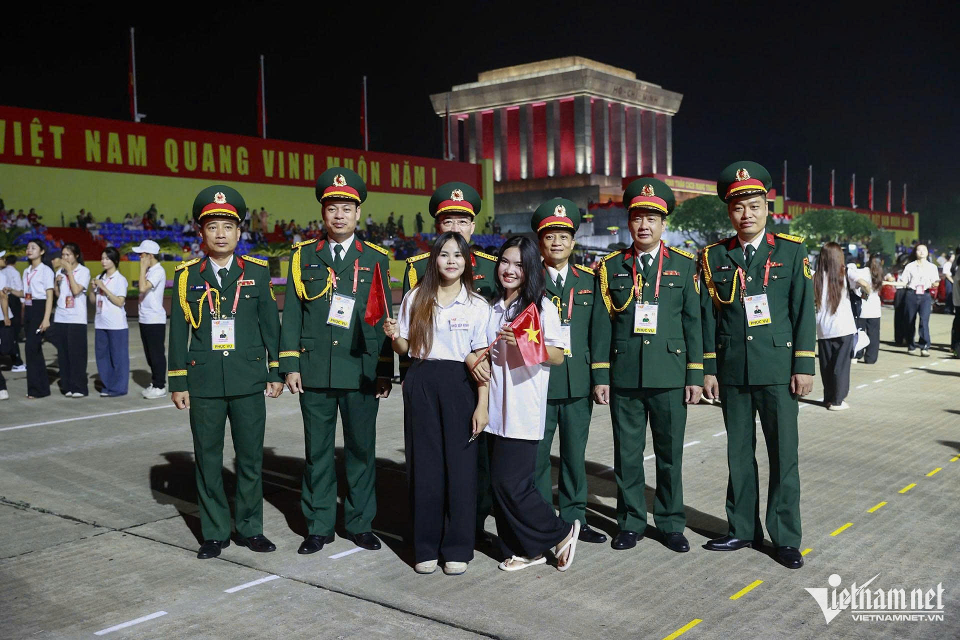 Dàn xe tăng, khí tài cùng vạn chiến sĩ hội tụ về Quảng trường Ba Đình - 16