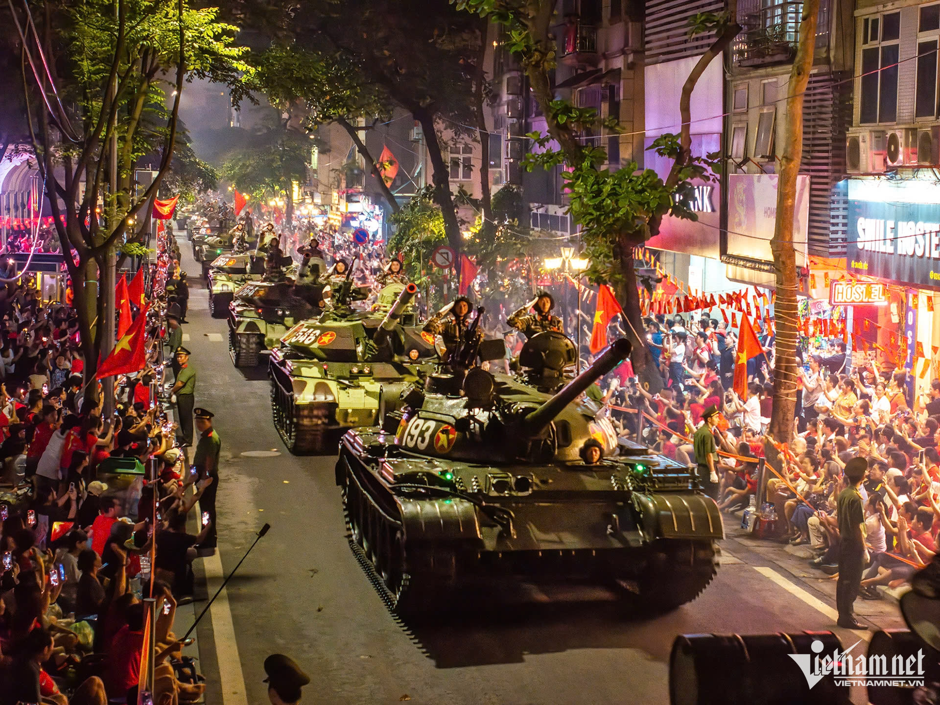 Dàn xe tăng, khí tài cùng vạn chiến sĩ hội tụ về Quảng trường Ba Đình - 26