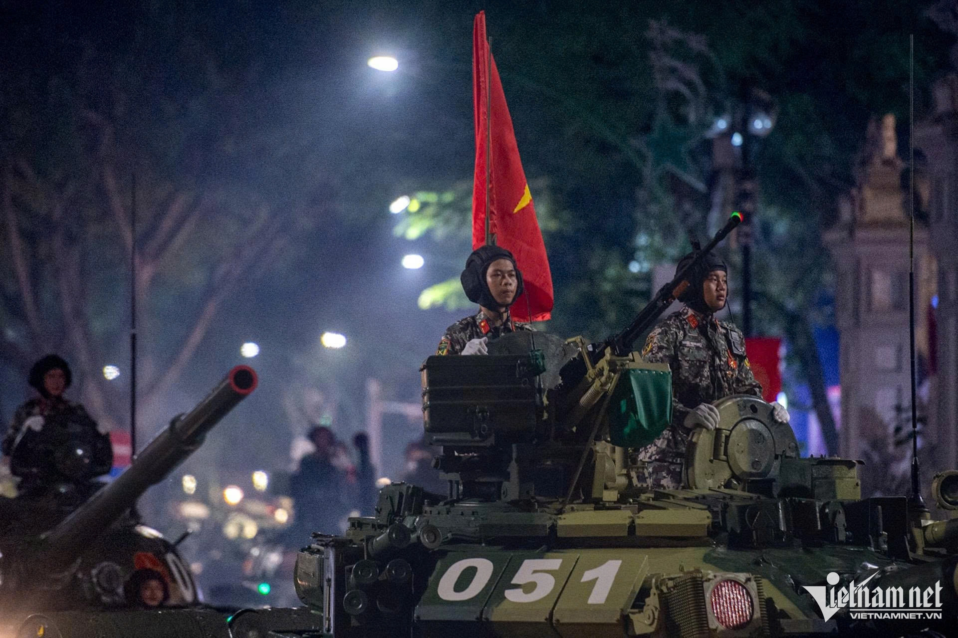 Dàn xe tăng, khí tài cùng vạn chiến sĩ hội tụ về Quảng trường Ba Đình - 23