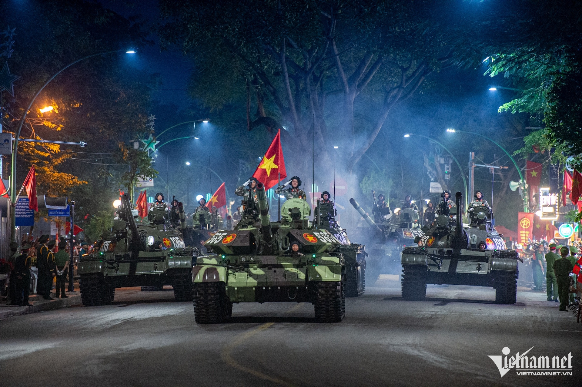 Dàn xe tăng, khí tài cùng vạn chiến sĩ hội tụ về Quảng trường Ba Đình - 21