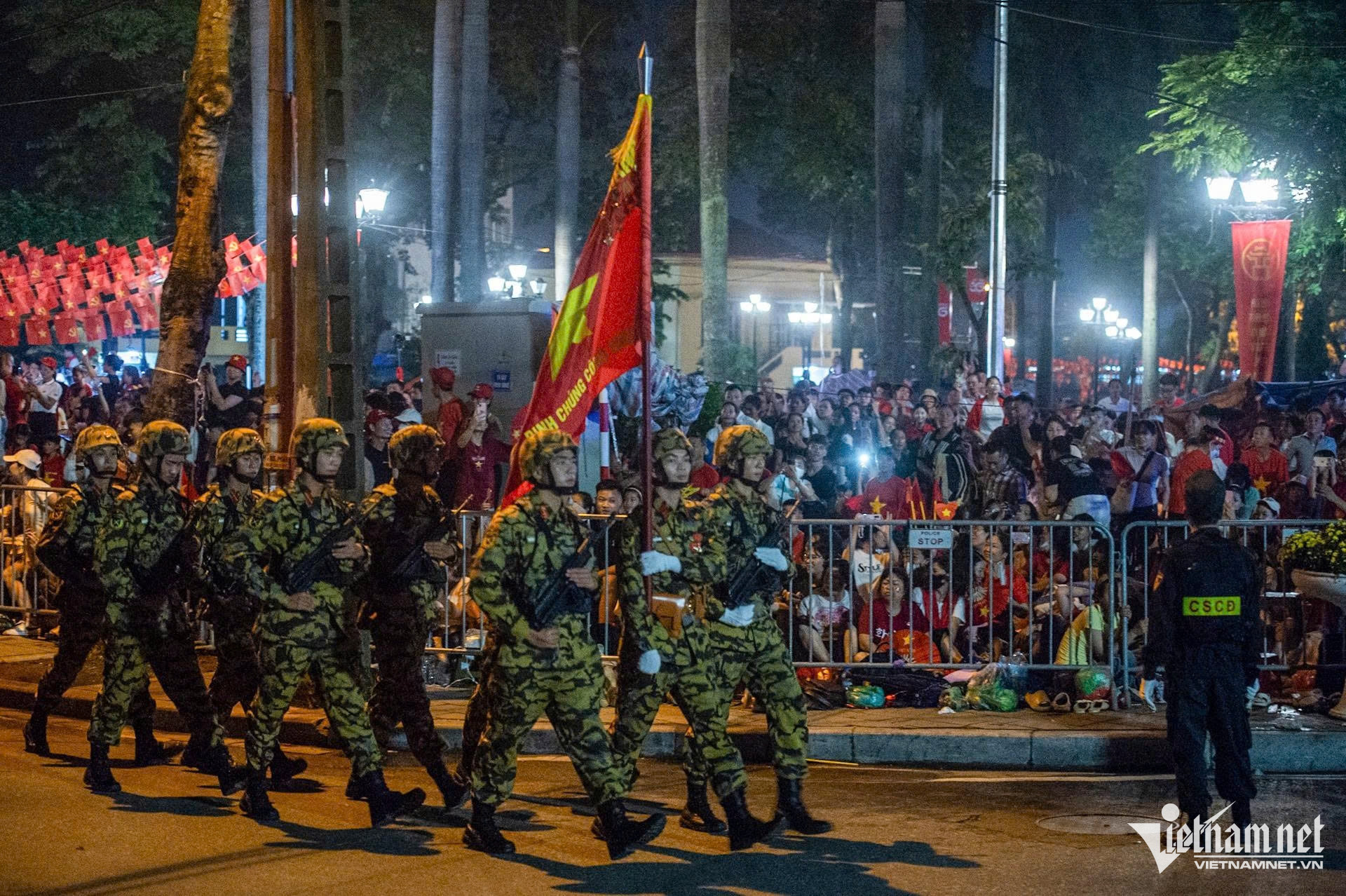 Dàn xe tăng, khí tài cùng vạn chiến sĩ hội tụ về Quảng trường Ba Đình - 28