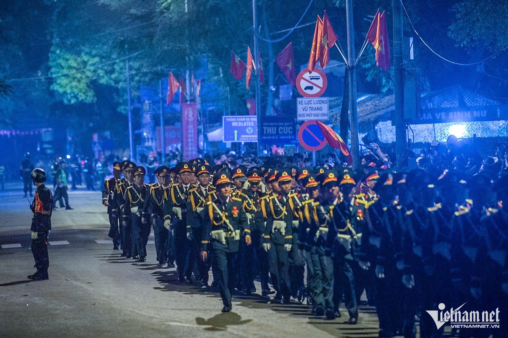 Dàn xe tăng, khí tài cùng vạn chiến sĩ hội tụ về Quảng trường Ba Đình - 30