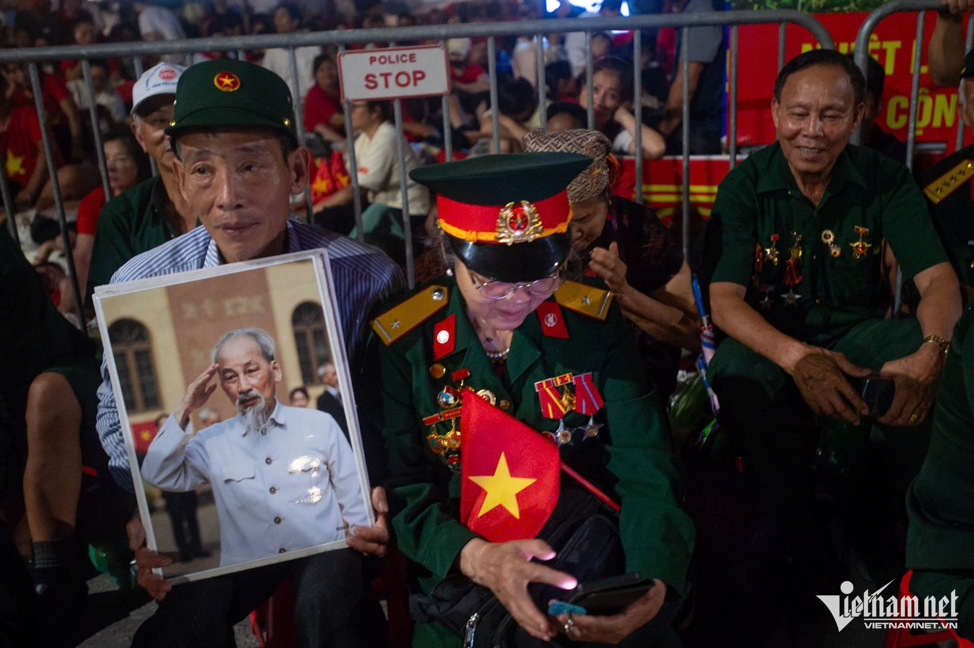 Dàn xe tăng, khí tài cùng vạn chiến sĩ hội tụ về Quảng trường Ba Đình - 37