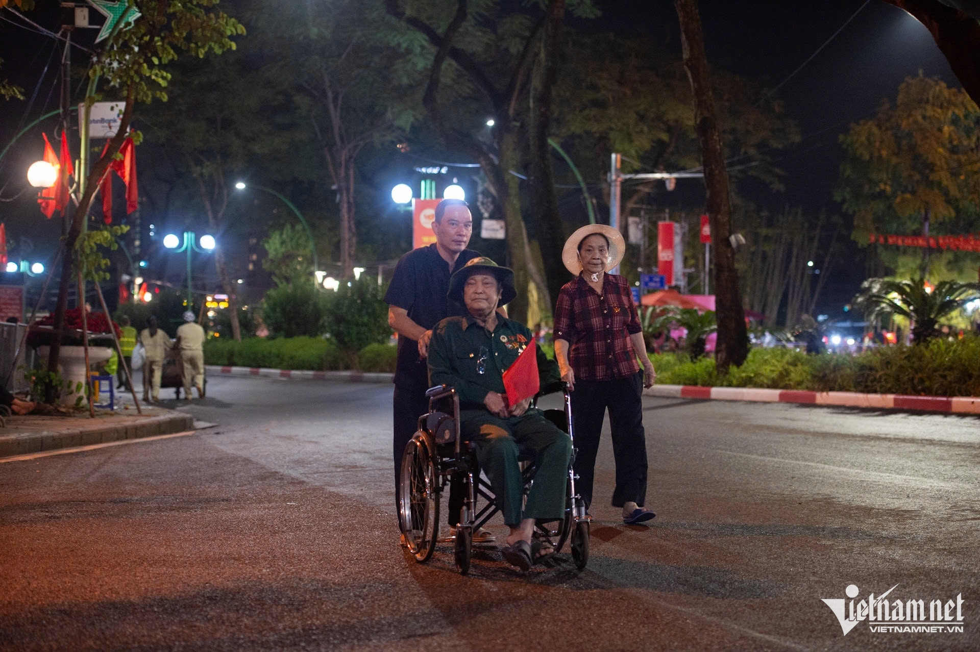 Dàn xe tăng, khí tài cùng vạn chiến sĩ hội tụ về Quảng trường Ba Đình - 38