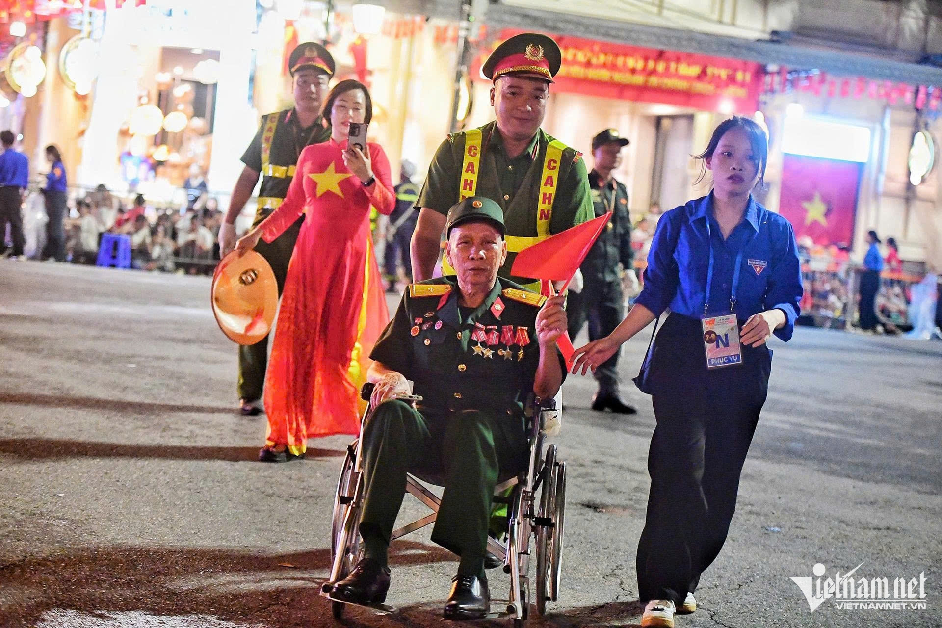 Dàn xe tăng, khí tài cùng vạn chiến sĩ hội tụ về Quảng trường Ba Đình - 41