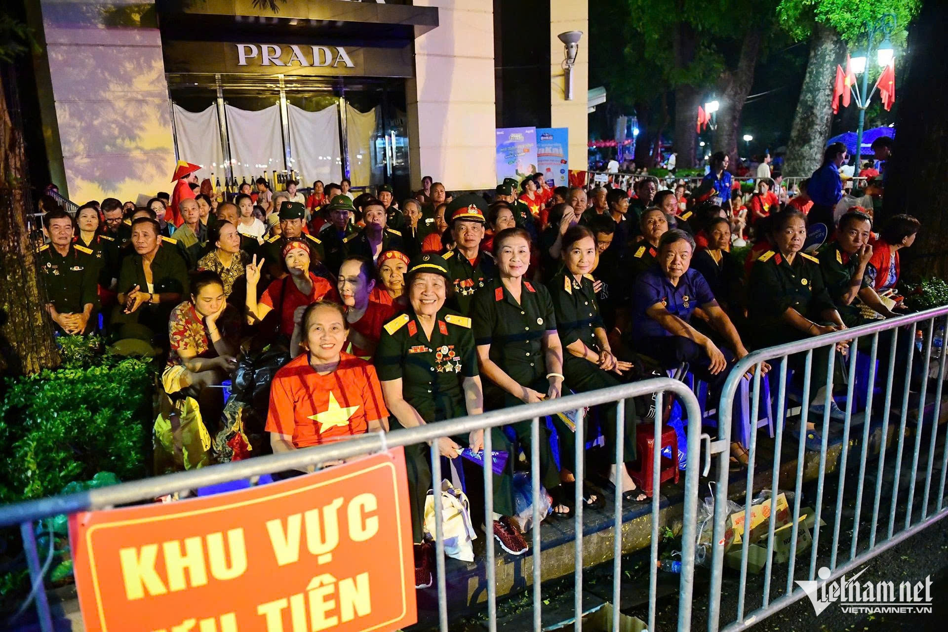 Dàn xe tăng, khí tài cùng vạn chiến sĩ hội tụ về Quảng trường Ba Đình - 36