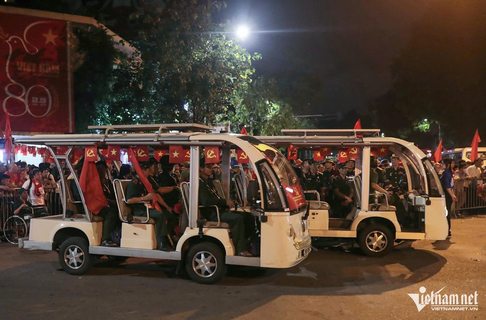 Dàn xe tăng, khí tài cùng vạn chiến sĩ hội tụ về Quảng trường Ba Đình - 39