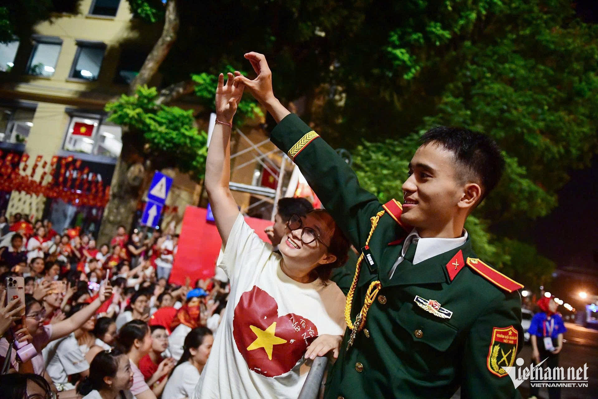 Dàn xe tăng, khí tài cùng vạn chiến sĩ hội tụ về Quảng trường Ba Đình - 34